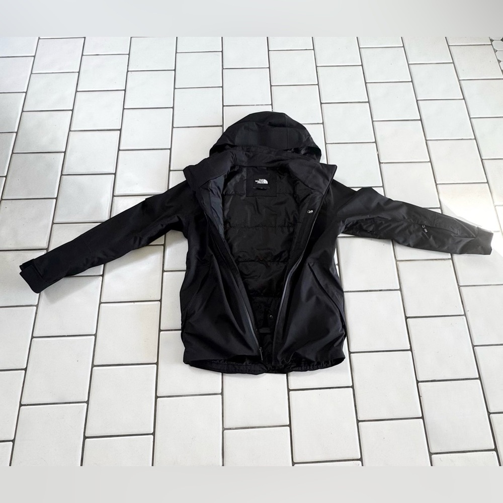 Black The North Face Ski/Snowboarding Jacket